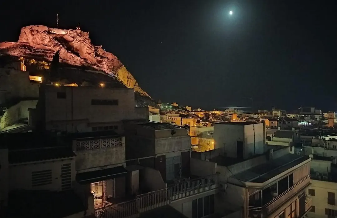 Corazón de Alicante con vistas al mar y al castillo-1
