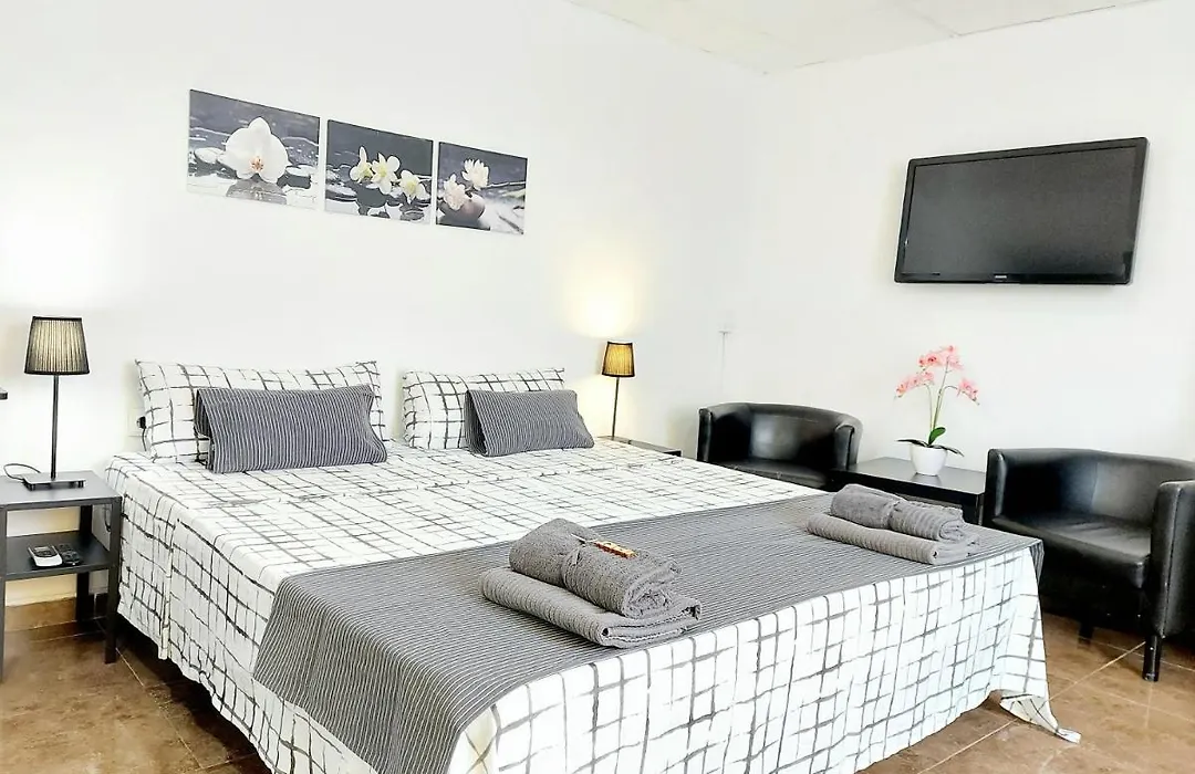 Gloria Host House-1