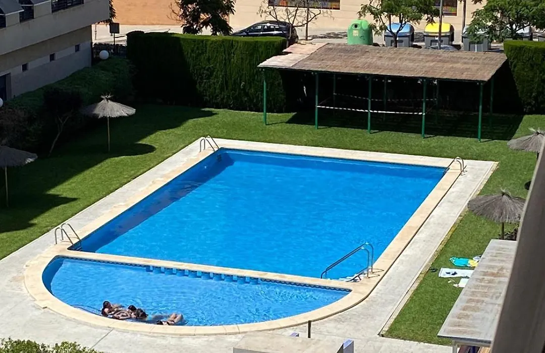 Habitación en el piso con piscina-1