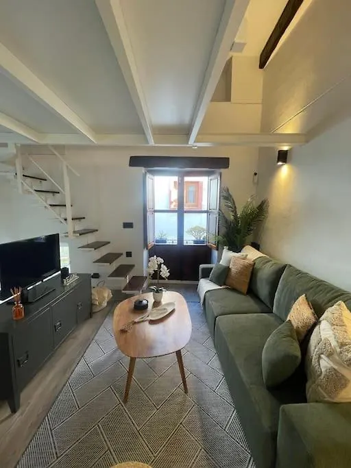 Stylish City-Center Apt 2 Bdrms-1