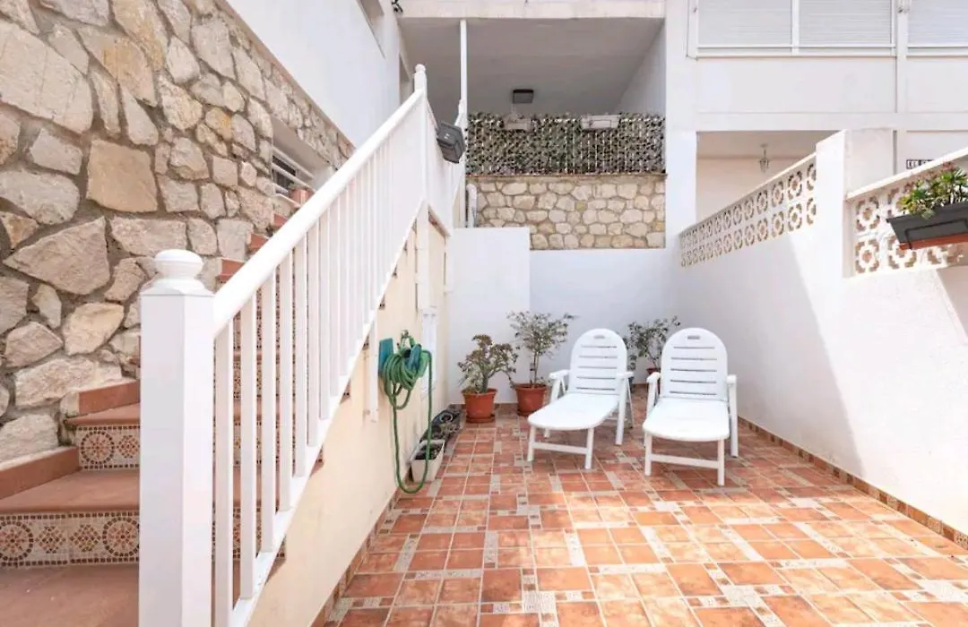 Stylish & Fully Furnished 3 Bedrooms Flat-4 Min Walk To Albufereta Beach-1