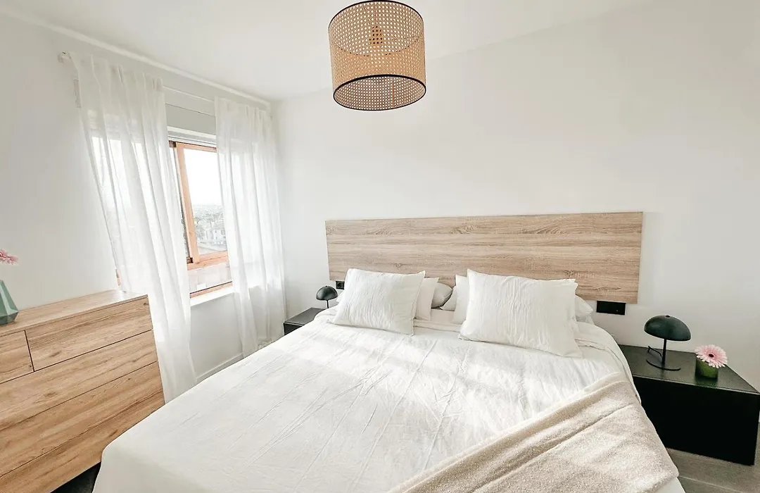 Precioso apartamento con piscina y vistas-1