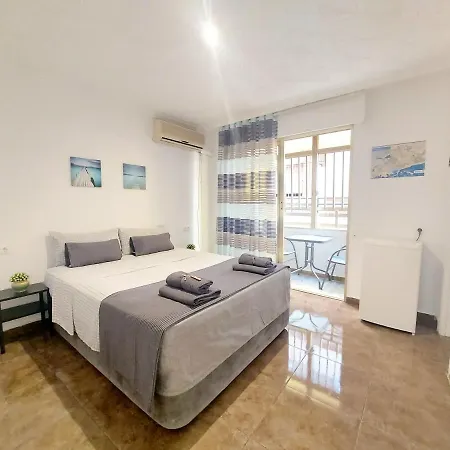 Gloria Host House-2