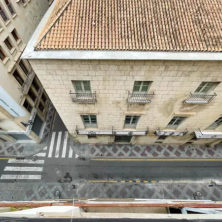 Piso En Primera Linea Con Vistas Al Castillo-2