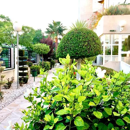 Large Relaxed Terrace, Golf Views-3