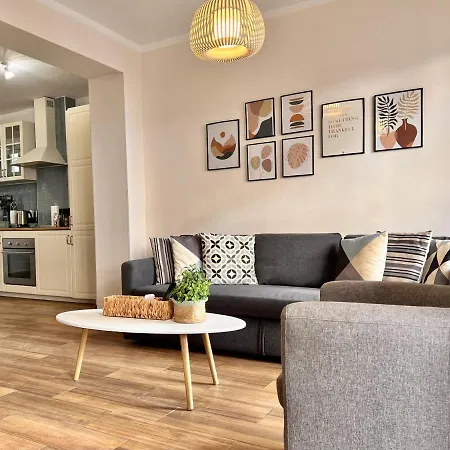 Downtown Apartment By United Renters-3