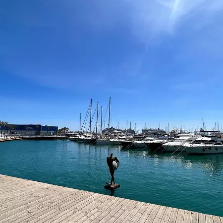 New! Cosy Two Bedroom Apartment By The Beach-2