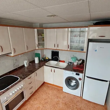 Central Accommodation Alicante-3