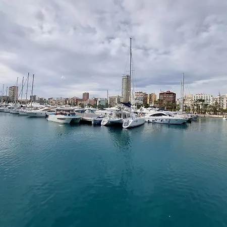 L13 - 5 Bedrooms 2 Baths, Very Large Apartment By The Sea-2
