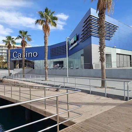 L13 - 5 Bedrooms 2 Baths, Very Large Apartment By The Sea-2