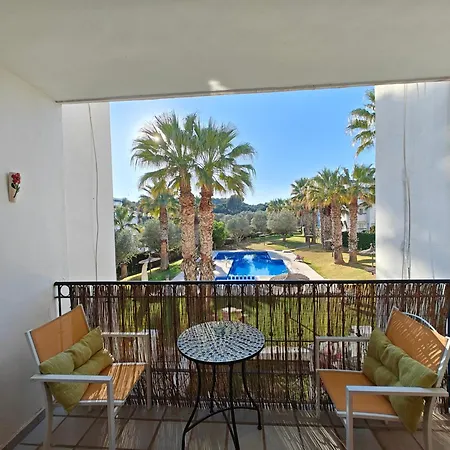 Golf&Live Music Lovers Apt Pool Views, Villamartin Plaza-2