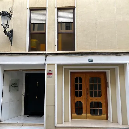 Charming & Spacious Apartment In Historic Centre & Short Walk To Beach-3