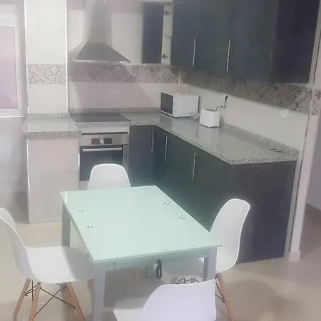 Three private bedrooms with private bathroom in spacious apartment in Alicante,shared kitchen&living room,host lives in the apartment ES Tres habitaciones privadas con baño privado,cocina y sala de estar compartidas,el anfitrión vive en el aparta-3