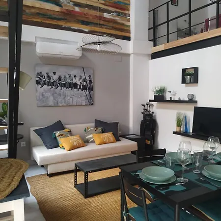 Centrico apartamento familiar con patio privado-2