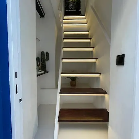 Stylish City-Center Apt 2 Bdrms-2