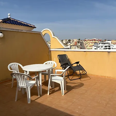 Top Floor Spacious Apartment With Roof Terrace-2