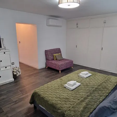 Stylish & Fully Furnished 3 Bedrooms Flat-4 Min Walk To Albufereta Beach-3