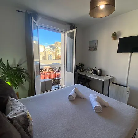 Room With Private Bathroom And Balcony Nearby The Mercado Central, Center And Beach-3