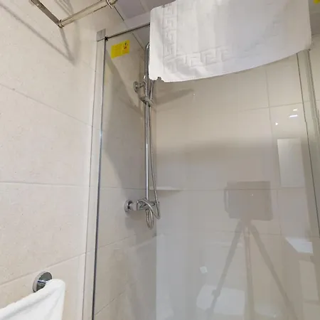 Breton 17- Apartamentos con pisicna climatizada en Alicante centro-2