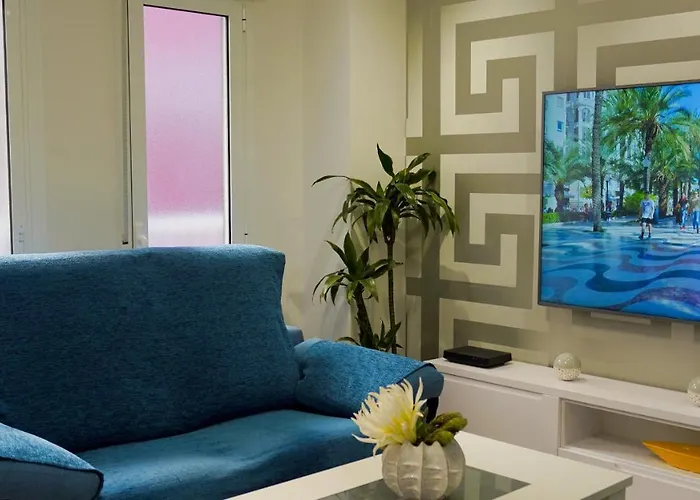 Stylish & Spacious Family Apartment Near Beach & Vibrant Historic Market Alicante