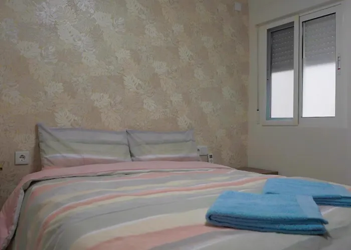 Stylish & Spacious Family Apartment Near Beach & Vibrant Historic Market Alicante