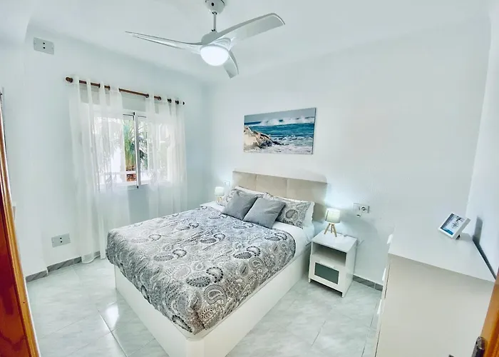 Amplio apartamento con vistas al mar, parking y wifi Alicante