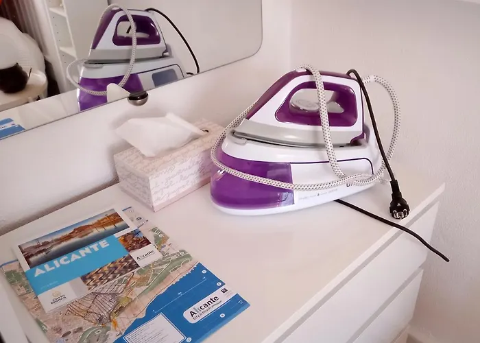 Apartamento Habitación con baño privado en piso familiar Alicante