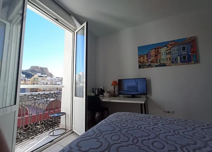 Room With Private Bathroom And Balcony Nearby The Mercado Central, Center And Beach Alicante