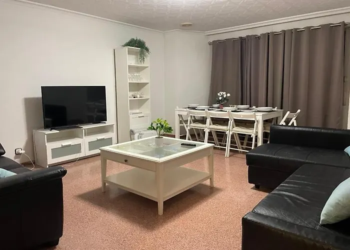 Piso Grande Amplio para grandes grupos 4 Dormitorios 2 baños,Asc 4AC y WIFI Alicante