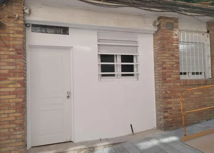 Apartamento blanco y negro en el centro Alicante