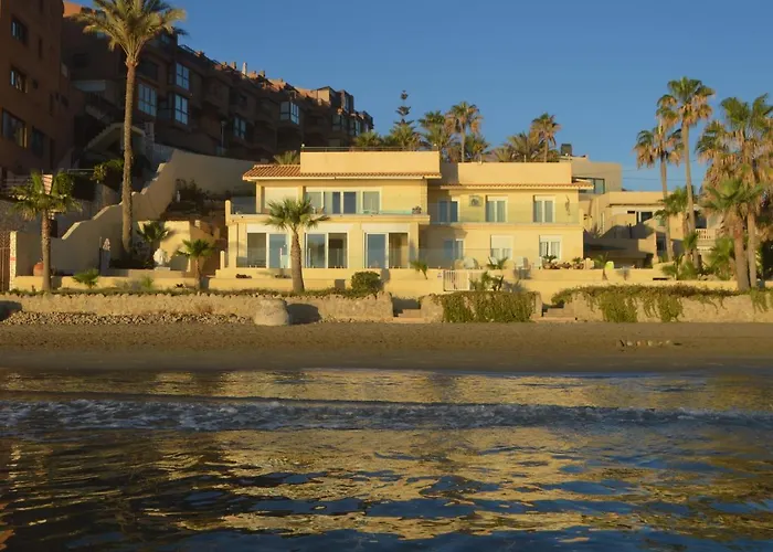 Excepcional Apartamento AMANECER al borde de playa y mar, en CHALET ROQUETES Alicante