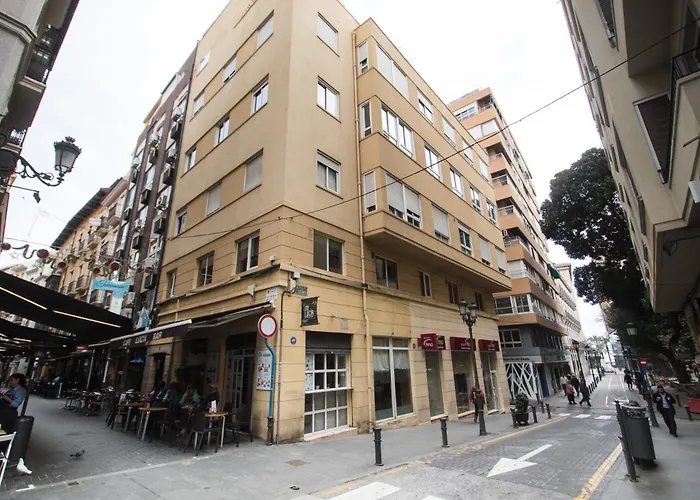 4 Bedroom/3 Baths W/ Ac In Near Beach! Alicante