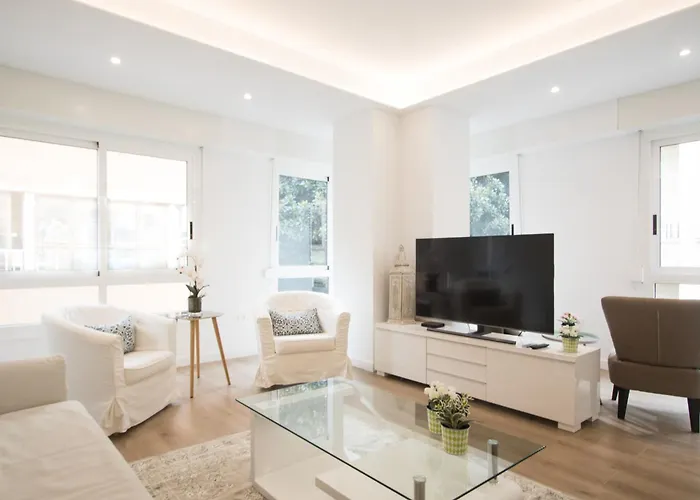 4 Bedroom/3 Baths W/ Ac In Near Beach! Alicante
