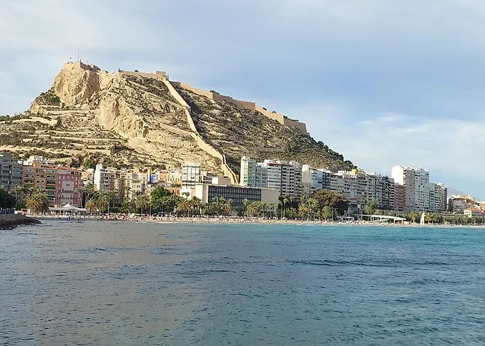 L13 - 5 Bedrooms 2 Baths, Very Large Apartment By The Sea Alicante