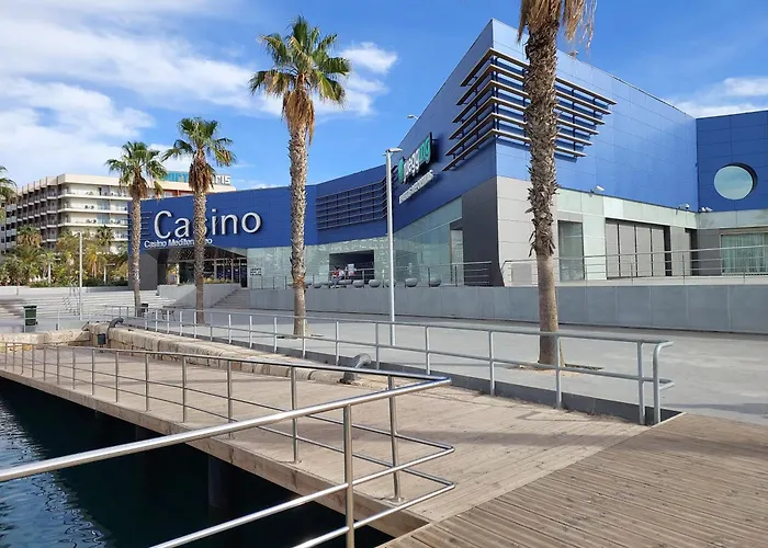 L13 - 5 Bedrooms 2 Baths, Very Large Apartment By The Sea Alicante