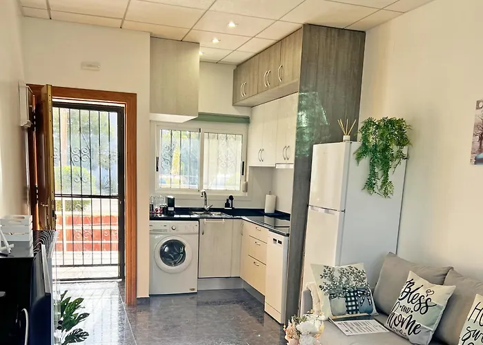 Apartamento A 100 metros de la playa. Parking Gratuito Privado Alicante