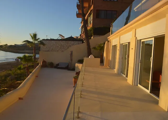 Excepcional Apartamento AMANECER al borde de playa y mar, en CHALET ROQUETES Alicante