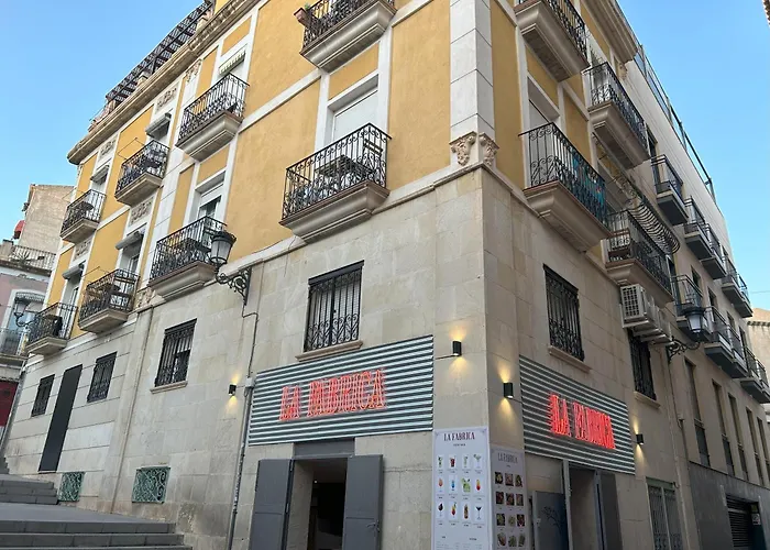 Apartamento Edificio Amarillo en el Barrio Alicante