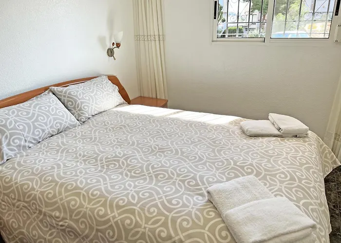 Apartamento A 100m de la playa. 2 hab. A/C Alicante