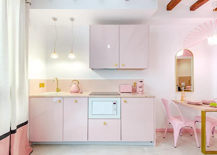 Glamorous Pink Studio In City Center Alicante