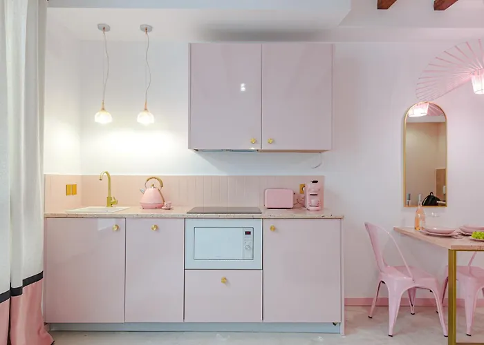 Glamorous Pink Studio In City Center Alicante