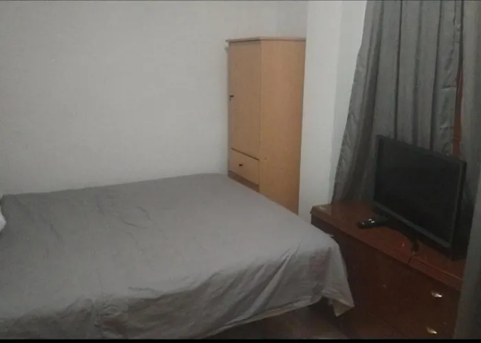 Habitación cama grande doble 150 x190 TV wifi Alicante