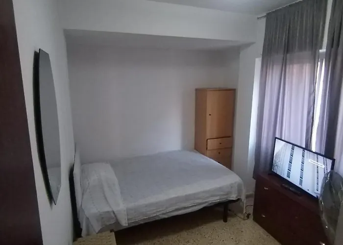 Habitación cama grande doble 150 x190 TV wifi Alicante