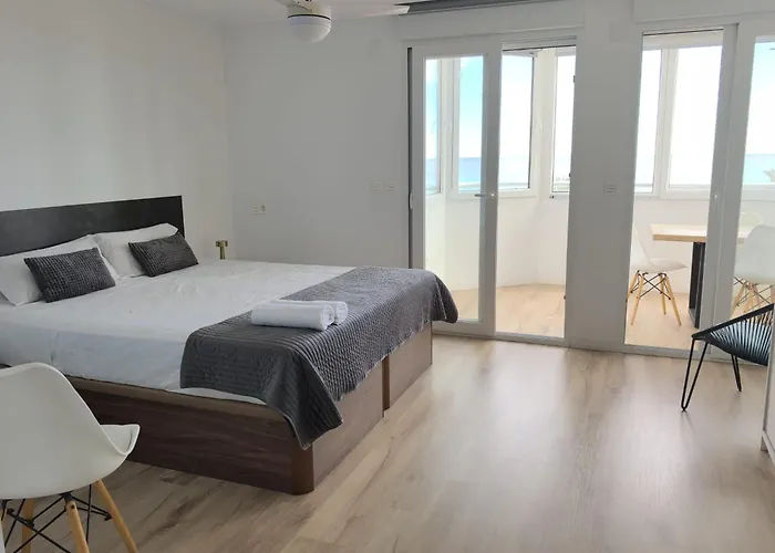 Lujoso apartamento en primera linea de playa Alicante
