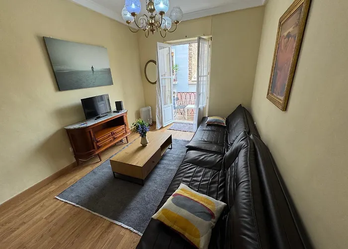 L13 - 5 Bedrooms 2 Baths, Very Large Apartment By The Sea Alicante