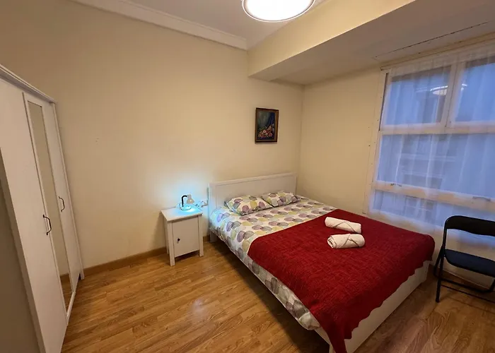 L13 - 5 Bedrooms 2 Baths, Very Large Apartment By The Sea Alicante