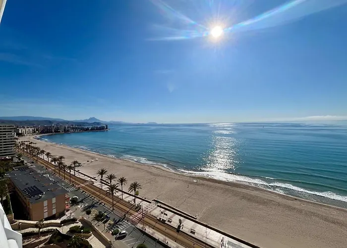 Puerto Blanco primera línea de Playa Muchavista Alicante