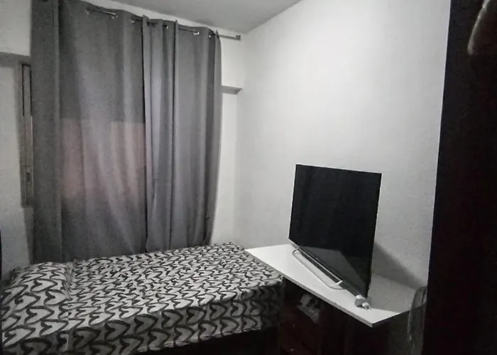 Habitación cama grande doble 150 x190 TV wifi Alicante
