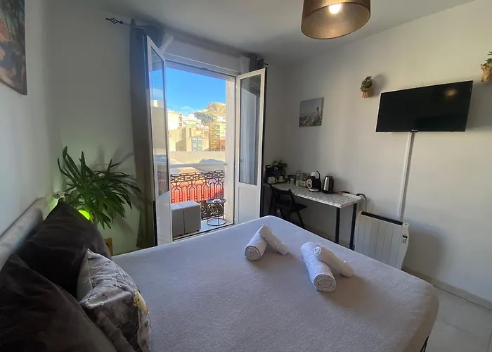 Room With Private Bathroom And Balcony Nearby The Mercado Central, Center And Beach Alicante
