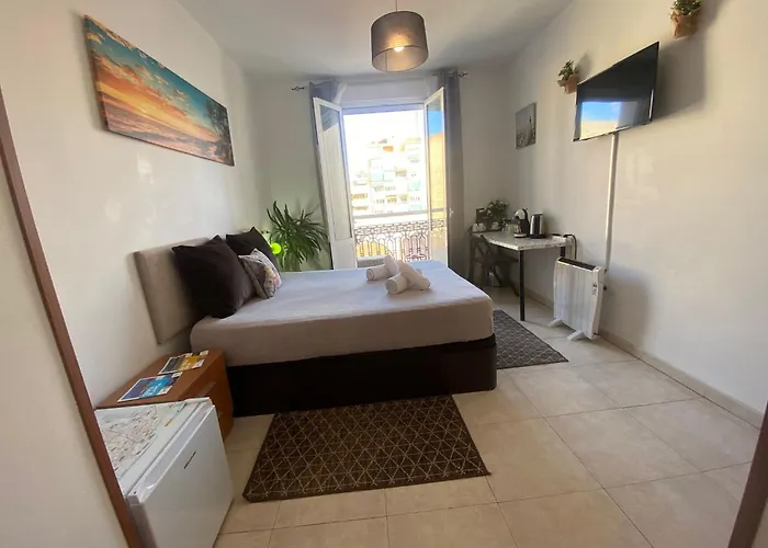 Room With Private Bathroom And Balcony Nearby The Mercado Central, Center And Beach Alicante